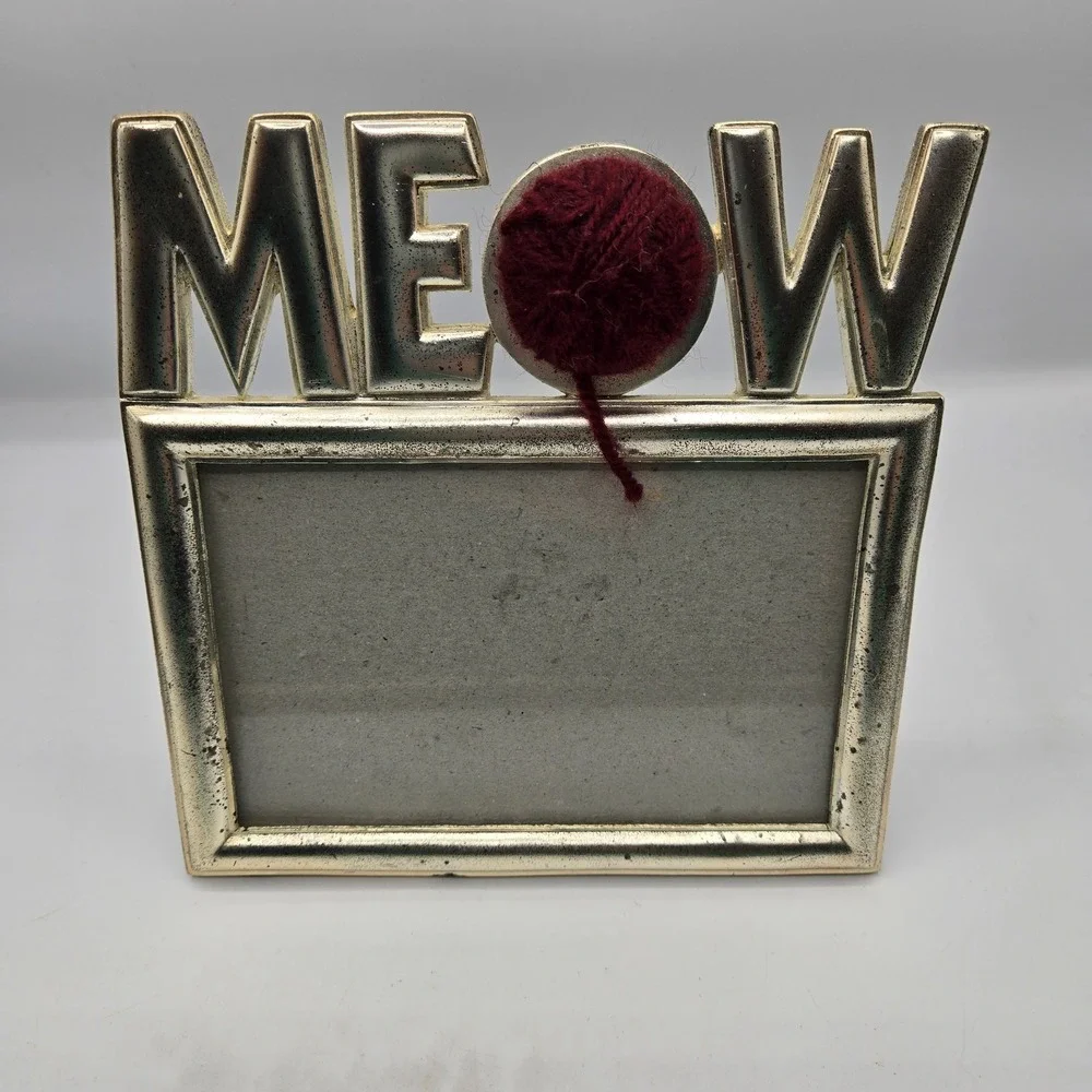 Meow 4x6 Metal Picture Frame With Yarn Vintage